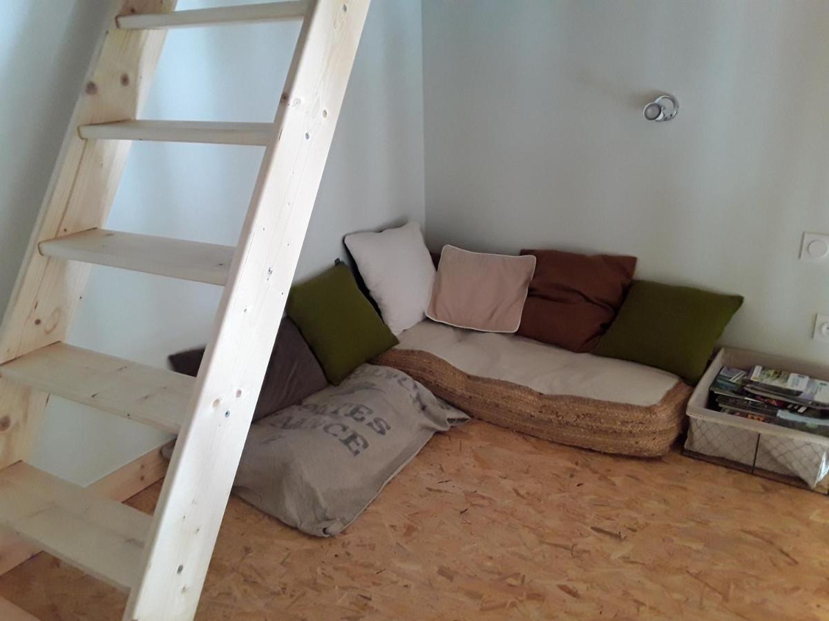Apartamento Le Petit Nid Saint-Bonnet-pres-Orcival Exterior foto