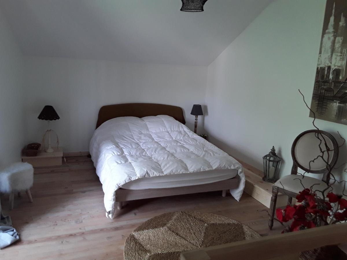 Apartamento Le Petit Nid Saint-Bonnet-pres-Orcival Exterior foto