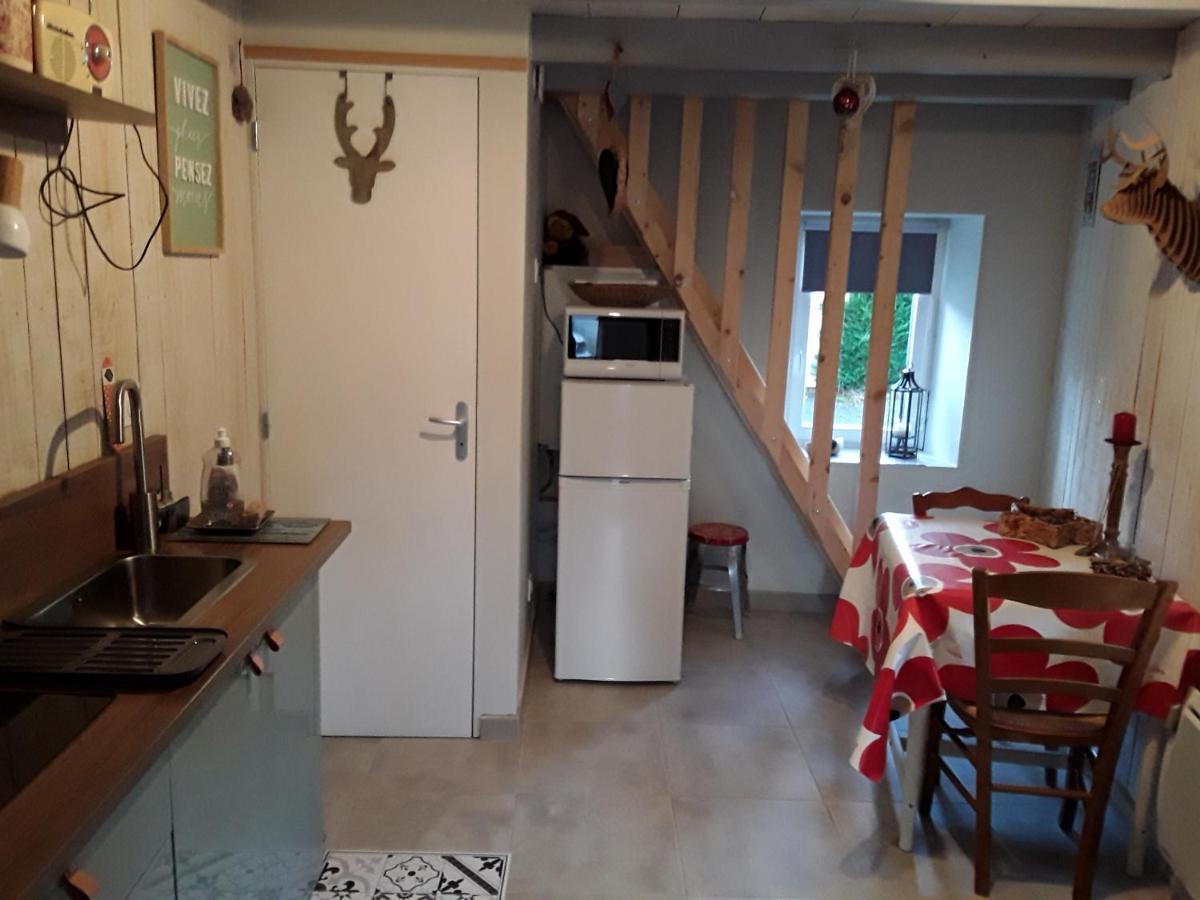 Apartamento Le Petit Nid Saint-Bonnet-pres-Orcival Exterior foto