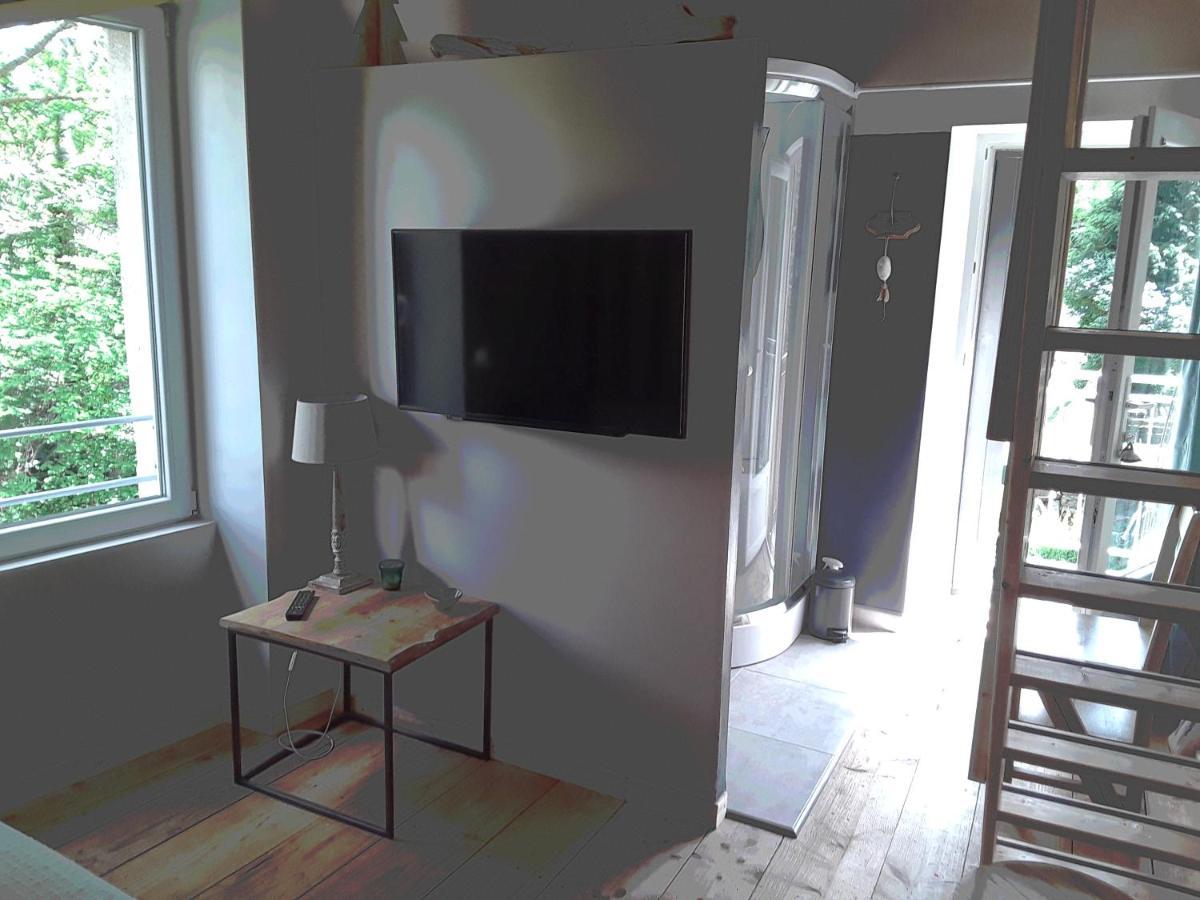 Apartamento Le Petit Nid Saint-Bonnet-pres-Orcival Exterior foto